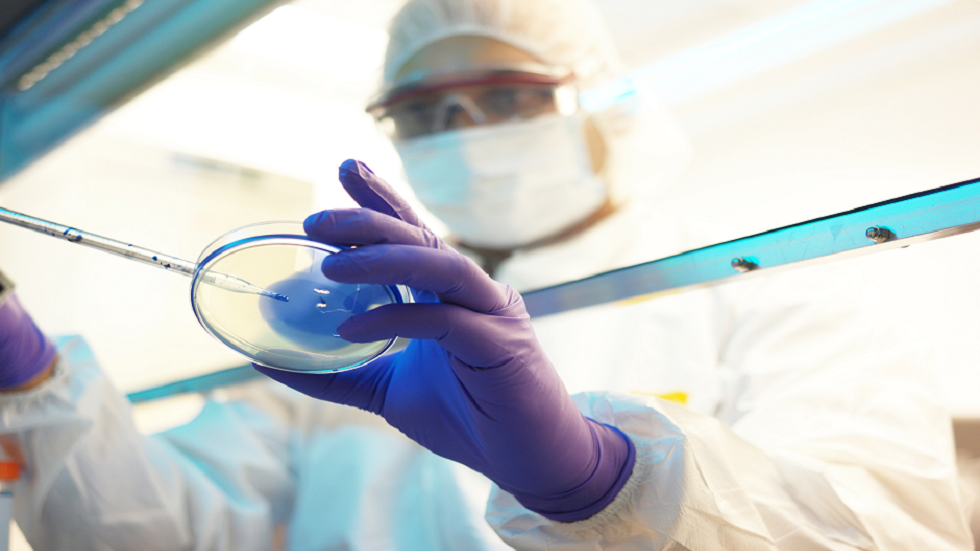 علماء يحذرون من احتمال إساءة استخدام الذكاء الاصطناعي لتصميم أسلحة بيولوجية!