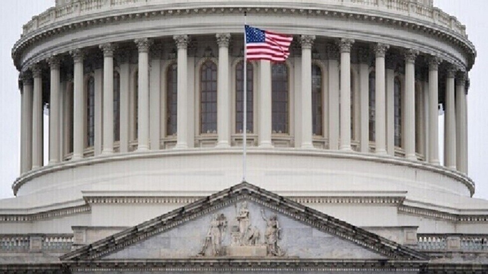 بايدن يكلف بتشكيل فريق استخباراتي للتحرّي حول الأجسام الطائرة في بلاده