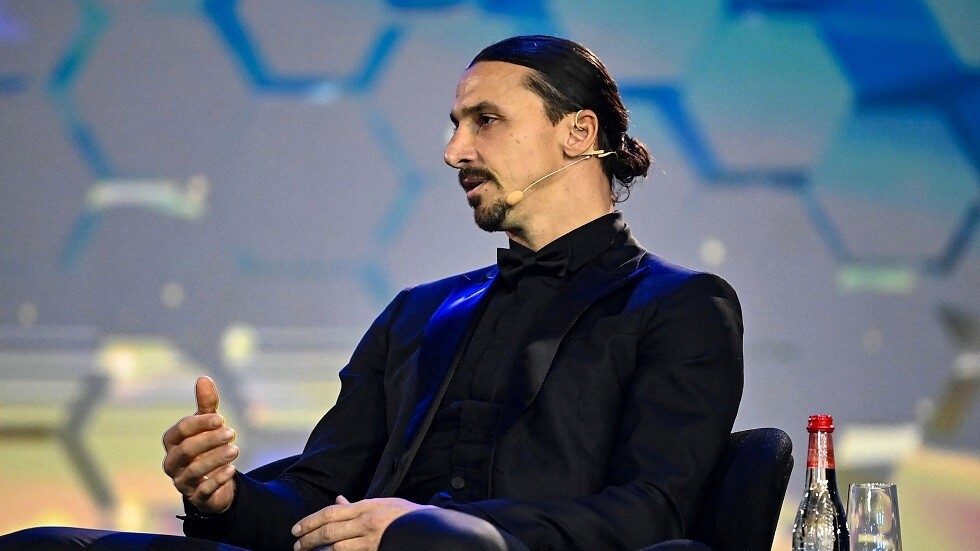 السلطان زلاتان ينزل عن عرشه احتراما.. رسالة مؤثرة من إبراهيموفيتش لصحفي هولندي! (فيديو)