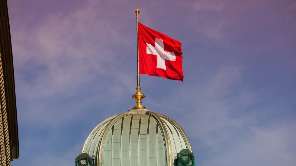 إغلاق ساحة البرلمان في سويسرا بسبب سيارة مشبوهة.. (فيديو-صور)