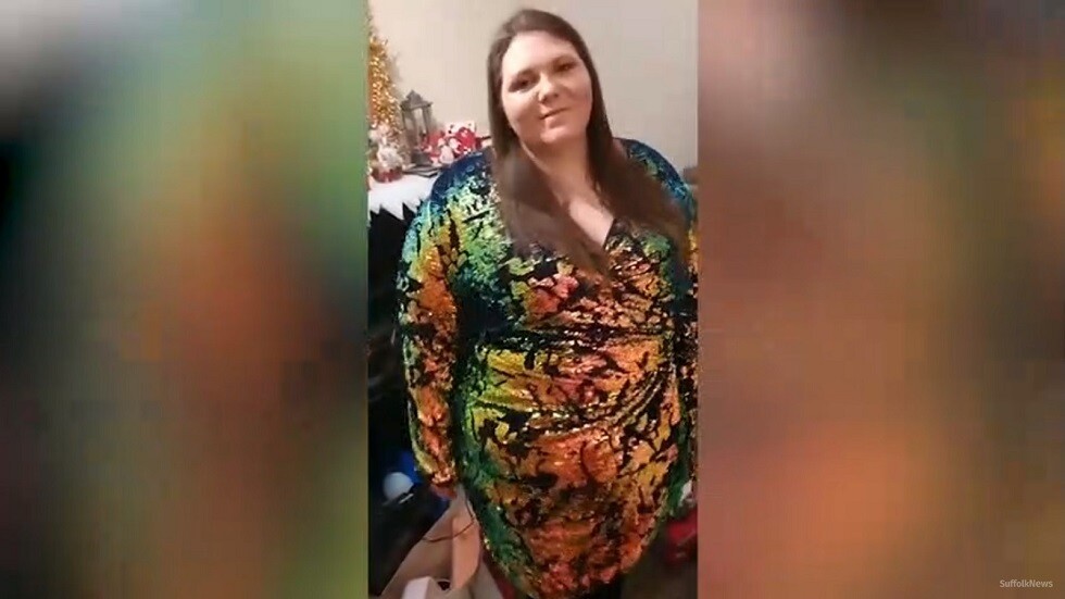 شاهد كيف أصبحت!.. بريطانية تفقد أكثر من 100 كغ في 18 شهرا (فيديو)