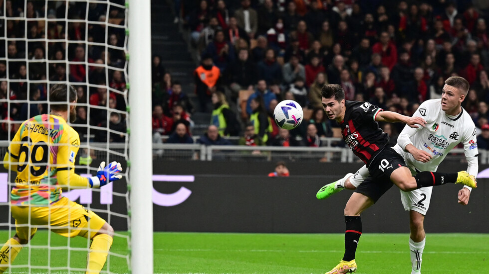 منذ رونالدينيو وكاكا.. أسرع وأصغر لاعب يسجل لميلان بدوري أبطال أوروبا