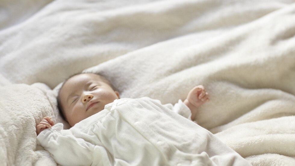 لماذا يجب ألا تدع طفلك ينام على سريرك أبدا؟