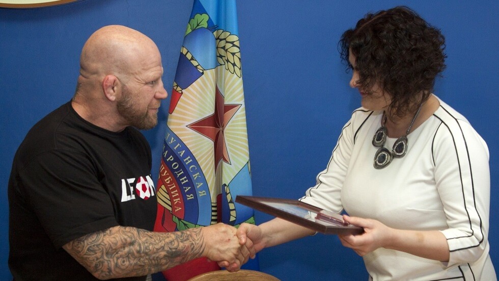 رفضا لسياسة واشنطن.. المقاتل مونسون يتخلى عن الجنسية الأمريكية