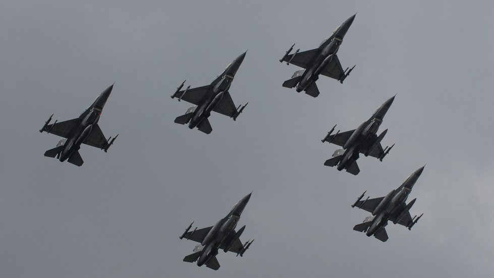 بولندا: سنزود أوكرانيا بمقاتلات "ميغ" وغير مستعدين لتسليمها "إف 16"