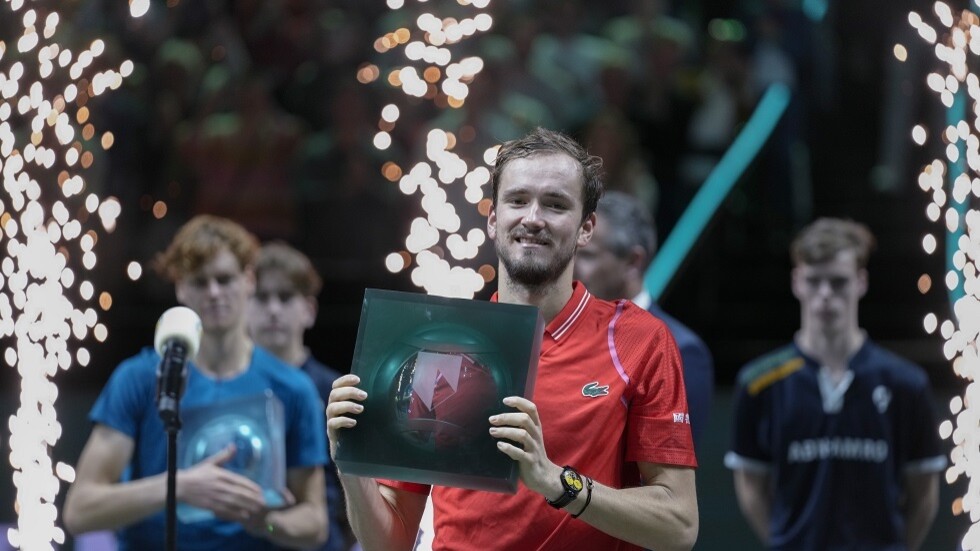 الروسي مدفيديف يفوز ببطولة روتردام (فيديو)