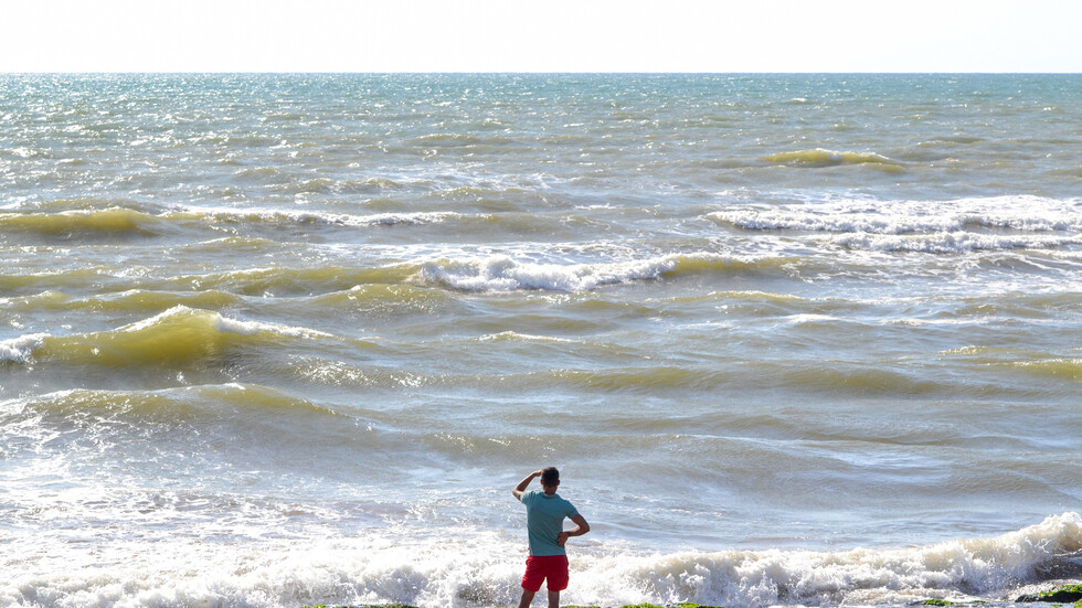 بعد ضجة كبيرة في لبنان ومصر .. بيان للمركز البحوث العلمية اللبناني حول انحسار مياه البحر