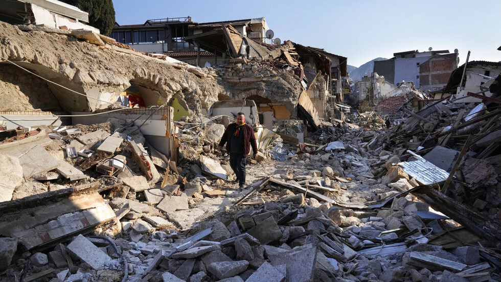 تركيا.. 90 هزة ارتدادية عقب زلزال هاتاي