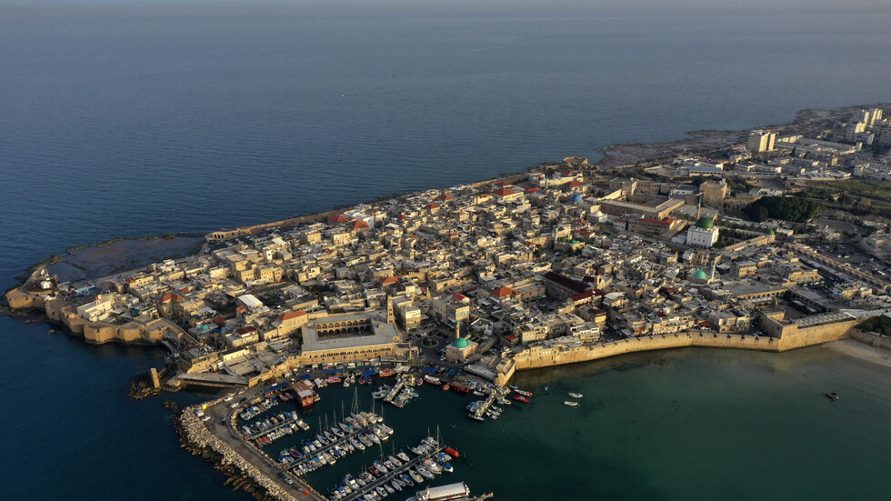 مخاوف من تسونامي قد يضرب مدينة عكا بعد فيديو انحسار المياه والسلطات توضّح (فيديو)