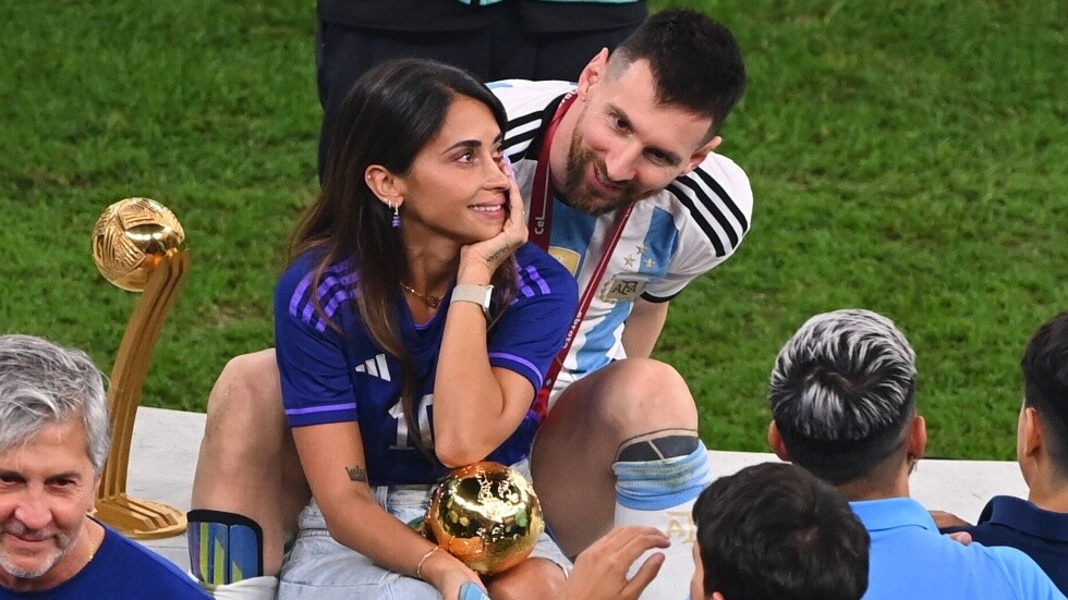 زوجة ميسي تحيي آمال جماهير برشلونة بصورة وفيديو