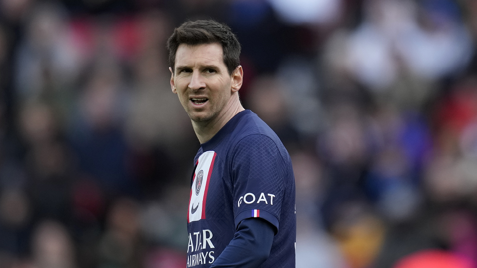 تشافي يكشف موقفه من عودة ميسي إلى برشلونة