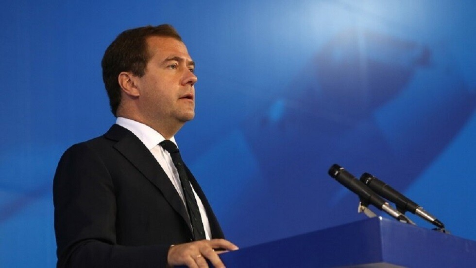 مدفيديف: يجب على كل روسي العمل لتعزيز أمن الوطن 