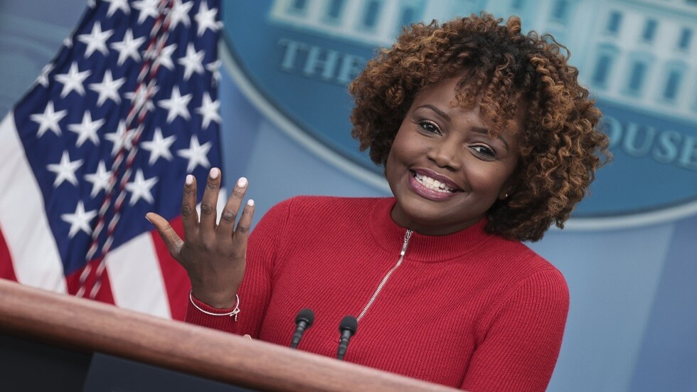 متحدثة البيت الأبيض تخلط بين أوباما وبايدن ..فيديو