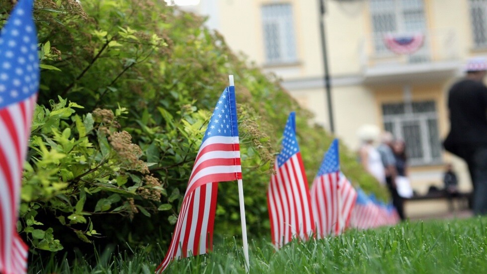 "نيوزويك": واشنطن ليست مهتمة بالحفاظ على وحدة أراضي أوكرانيا