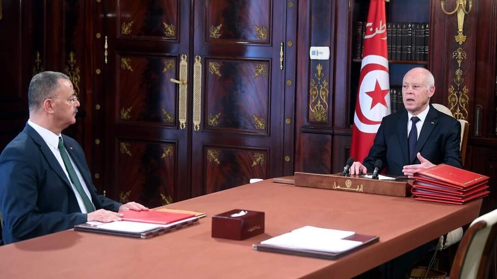 الرئيس التونسي يتهم جهات بتعطيل إنجاز مستشفى الملك سلمان بالقيروان (فيديو)