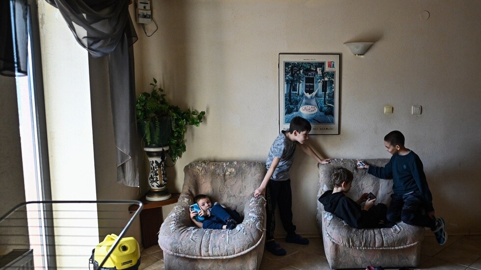 طبيبة أعصاب تكشف مخاطر التواجد الطويل في مواقع التواصل الاجتماعي