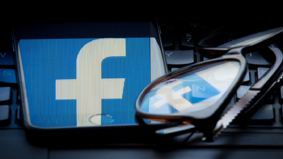 كيفية الوصول إلى السجل السري لكل من رفض طلب صداقتك على 