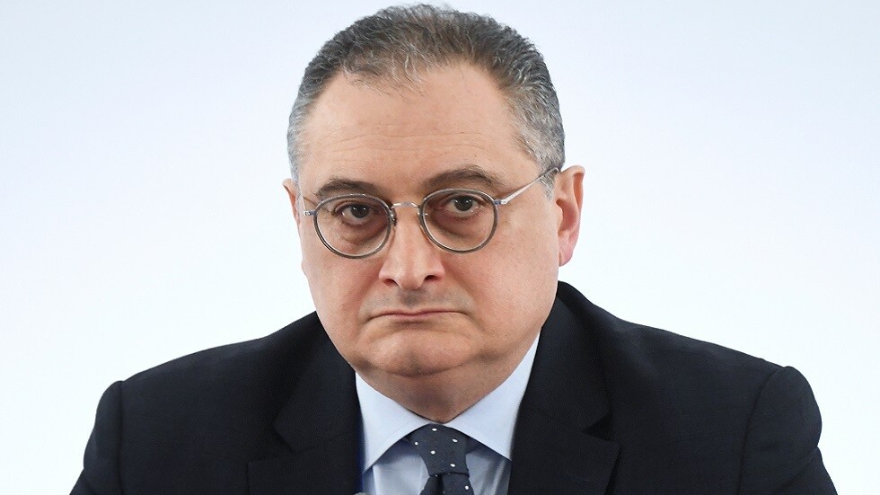 السفير الروسي في بكين: الولايات المتحدة تتخذ أوكرانيا ميدان اختبار للأسلحة الجديدة