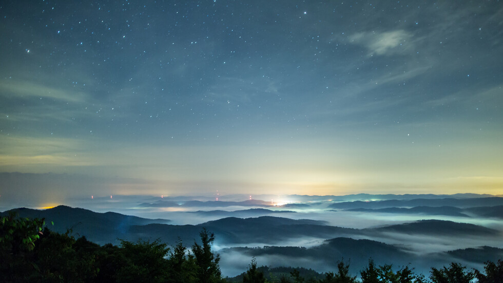 السماء الليلية تزداد سطوعا بنسبة 10% كل عام و