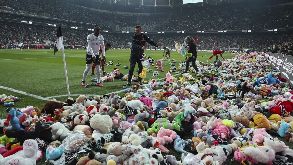 موقعة  "الدمى".. جماهير تركية تطالب باستقالة حكومة أردوغان