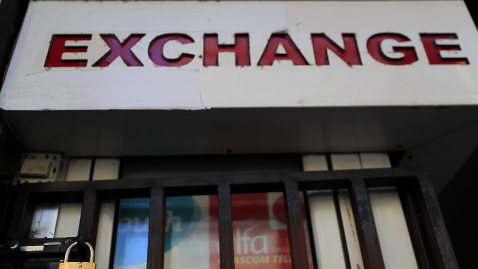 الليرة اللبنانية تهوي بشكل كبير