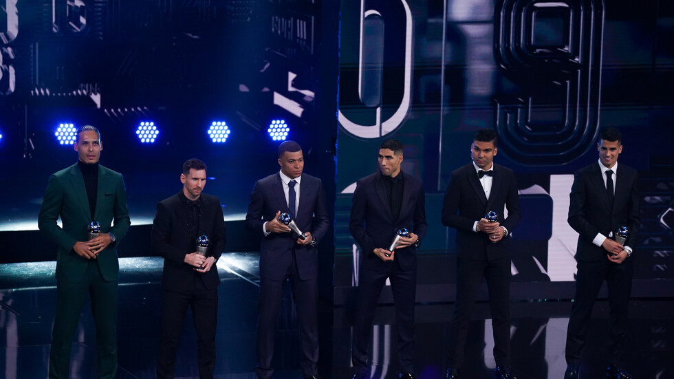 حقيقة تجاهل رونالدو التصويت لميسي في جائزة "الأفضل"
