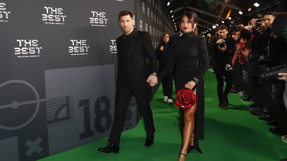 بعد إطلالتها الساحرة مع ميسي في عاصمة الأناقة باريس.. أنتونيلا تشعل منصات التواصل