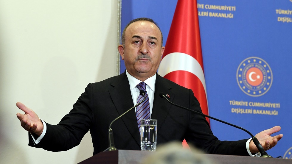 تشاووش أوغلو: تركيا ليست على علم بتورط على مستوى دولة في تدنيس القرآن