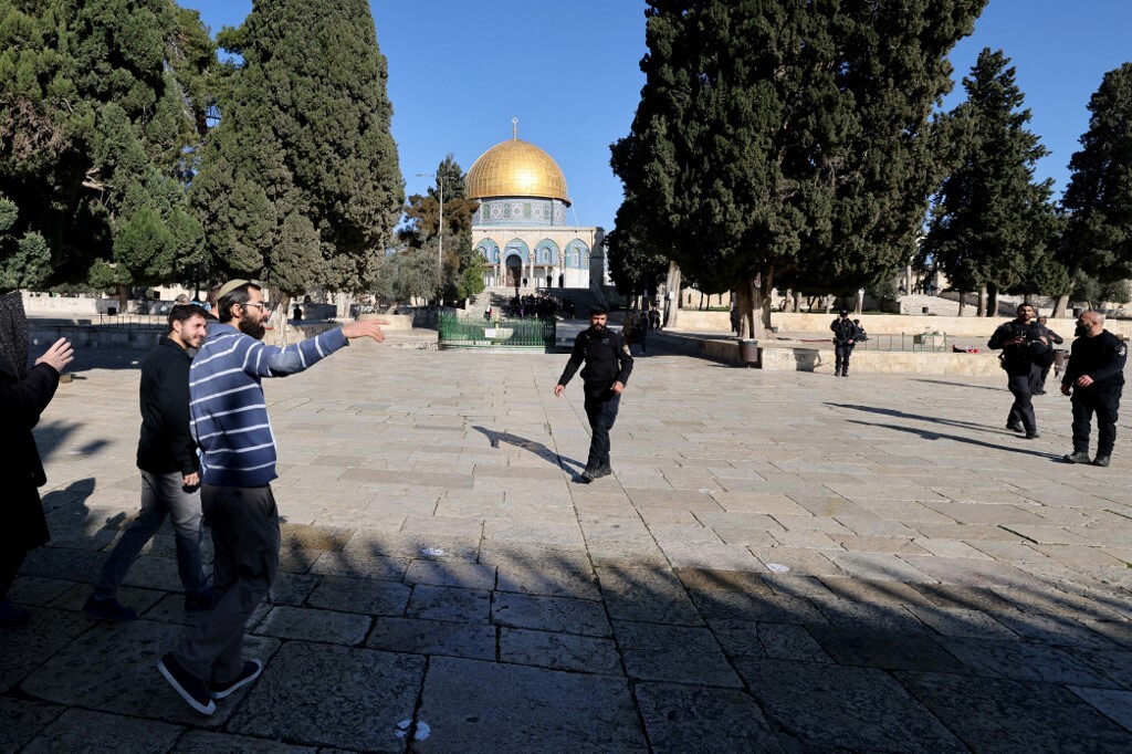 بالفيديو.. رئيس تشاد يدخل المسجد الأقصى بحماية الشرطة الإسرائيلية