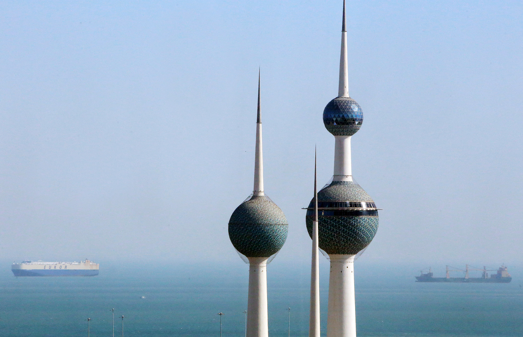 وزير النفط الكويتي: ملتزمون بشكل تام بقرارات 