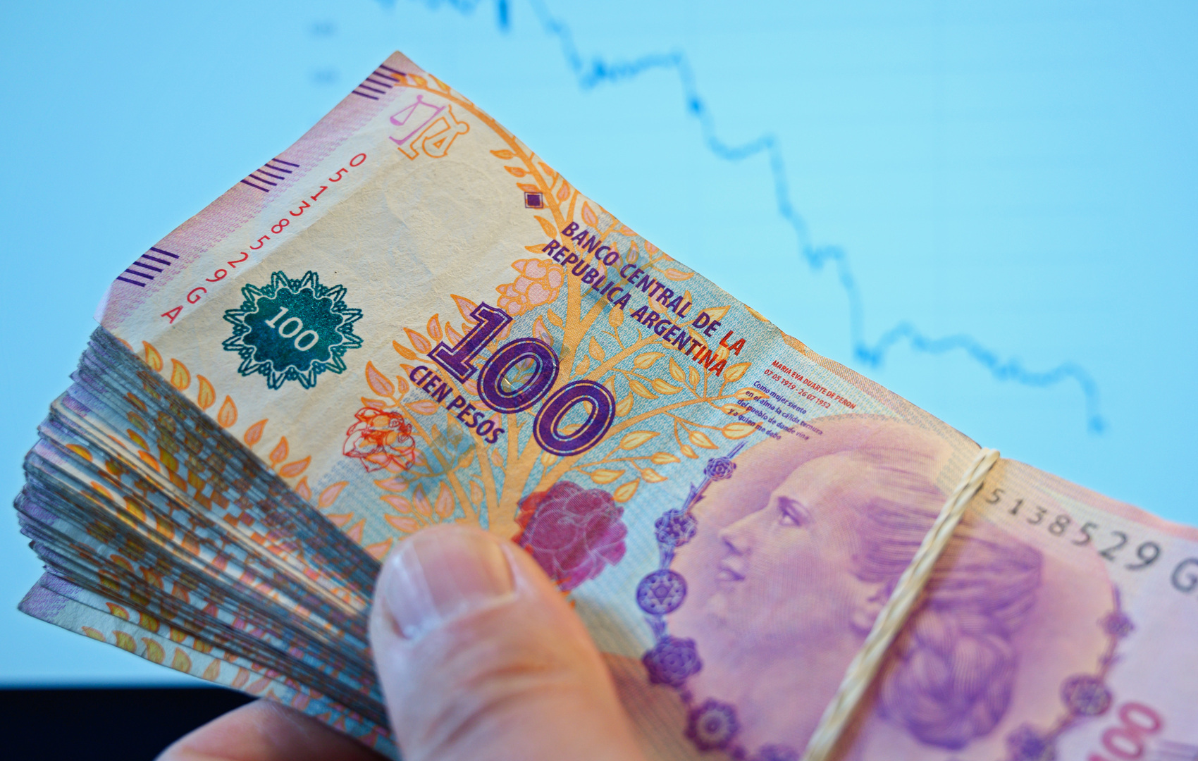الأرجنتين تواجه التضخم بورقة نقدية جديدة