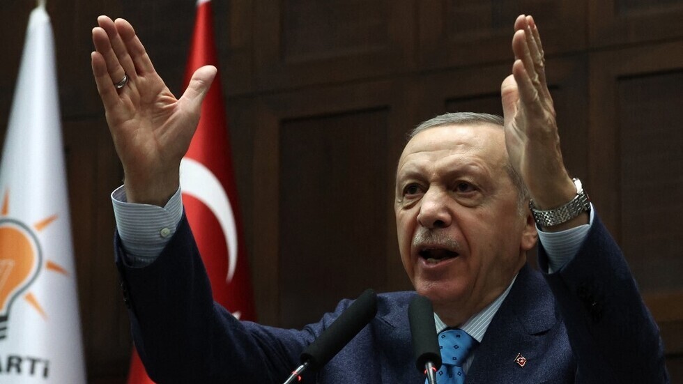 صحيفة: أردوغان يعتبر الانتخابات المقبلة مفصلية لتركيا وحان الوقت لتعلم فنه في الفوز