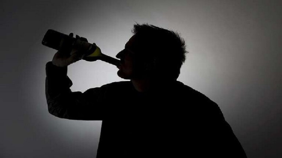 كشف عواقب إفراط الشباب في تناول الكحول