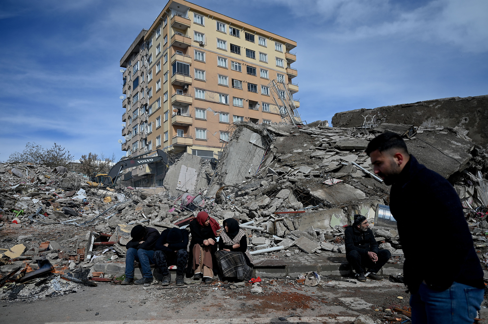 وزير الداخلية التركي: محنة زلزال اليوم أكبر كارثة طبيعية تواجه جمهوريتنا على مر التاريخ