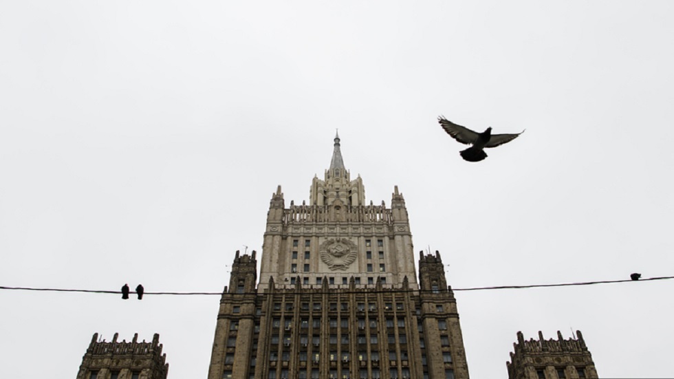 الخارجية الروسية تحذر السفارة الأمريكية من التدخل في شؤون البلاد الداخلية