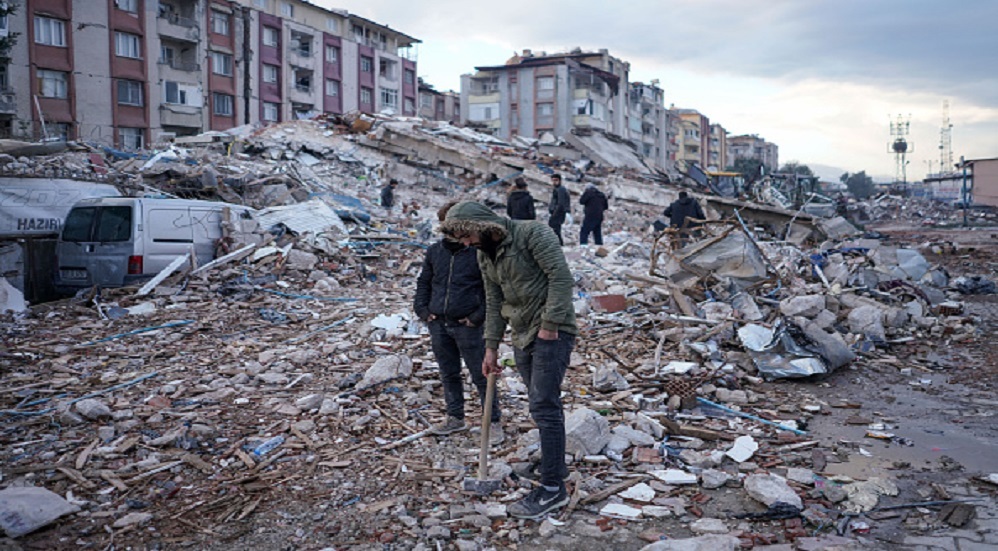 حصيلة الزلزال المدمر في تركيا وسوريا تتجاوز 8000 قتيل وعشرات آلاف الجرحى