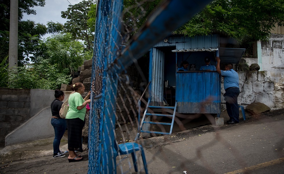 أقارب للسجناء أمام أحد السجون في نيكاراغوا