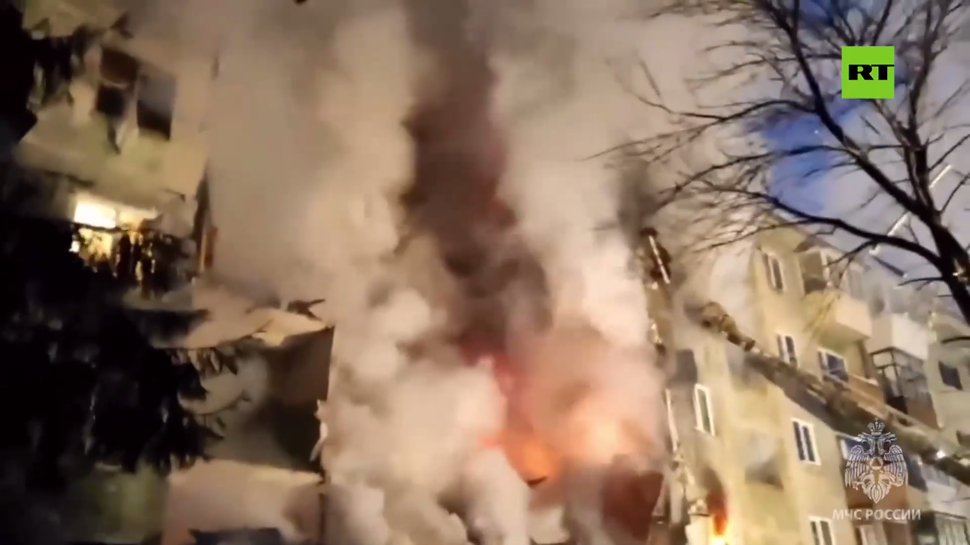 مشاهد من موقع انفجار للغاز في مبنى سكني شرقي روسيا