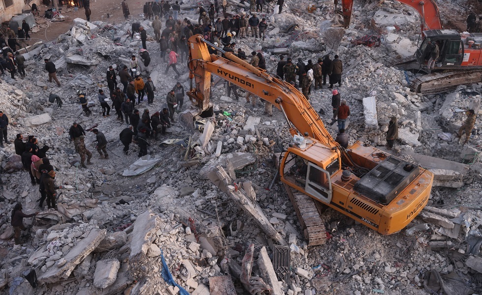 زلزال سوريا.. انتشال أكثر من 90 جثة مجهولة في جنديرس بريف حلب الشمالي (صور)
