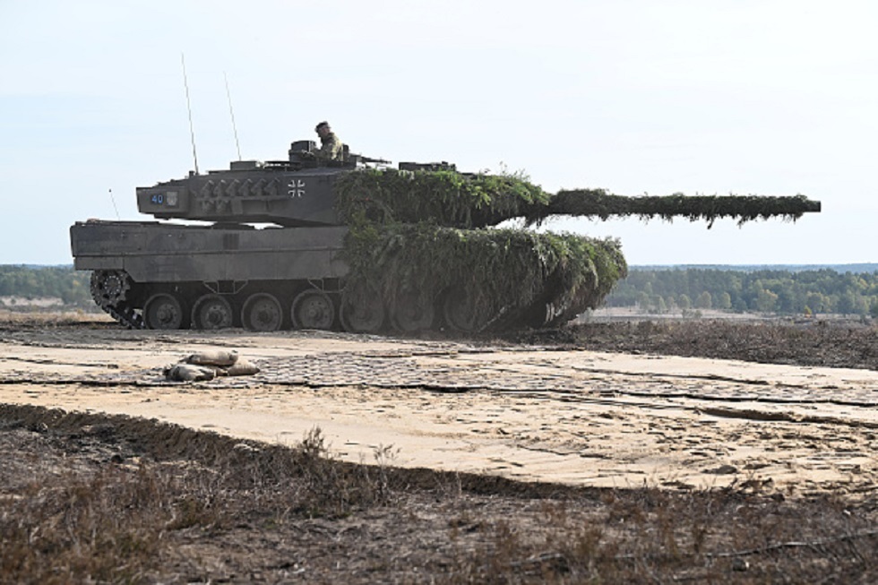 ألمانيا تبدأ تدريب العسكريين الأوكران على دبابة 