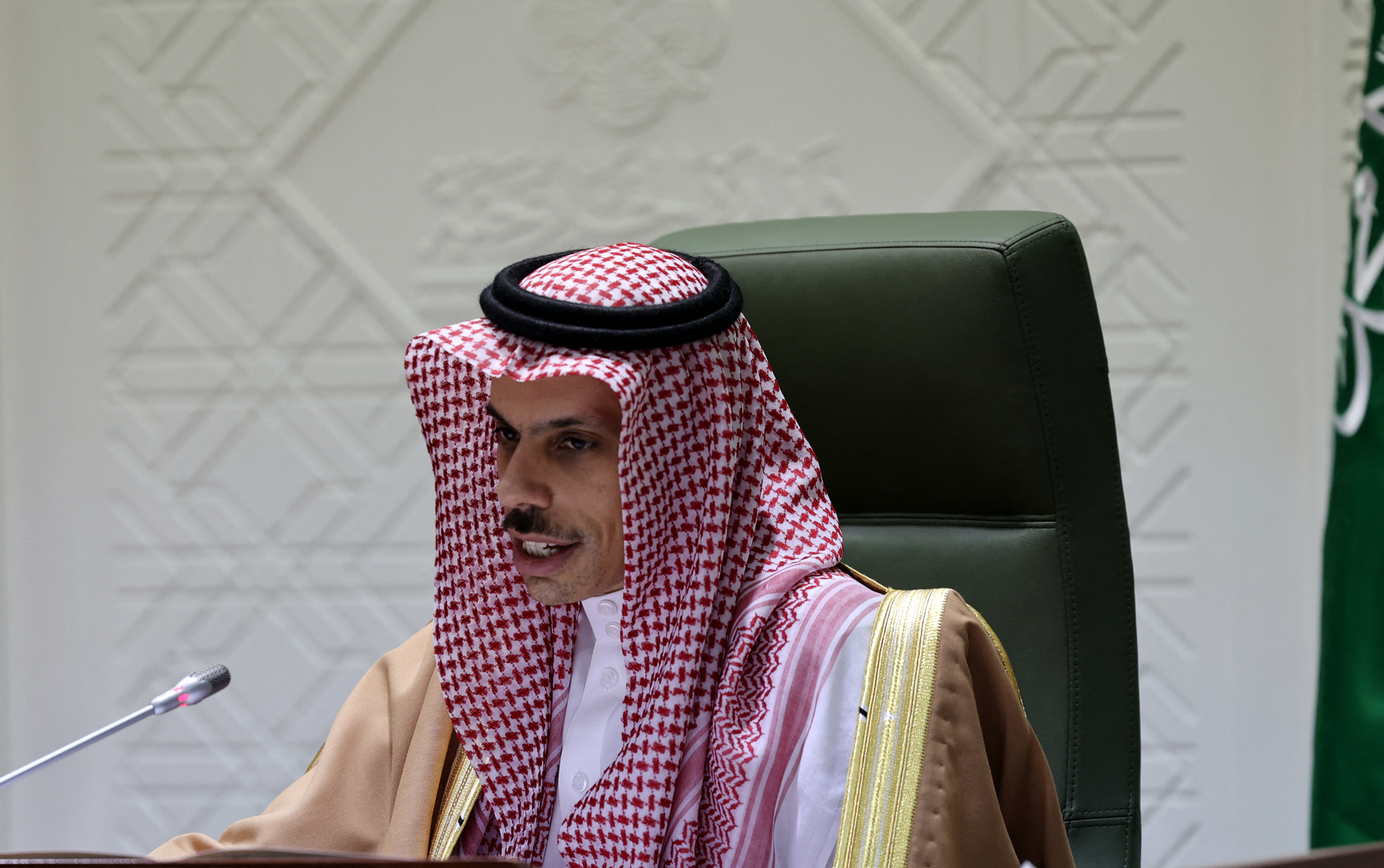 وزير الخارجية السعودي  ورئيس وزراء فلسطين يناقشان سبل إحياء عملية السلام في الشرق الأوسط