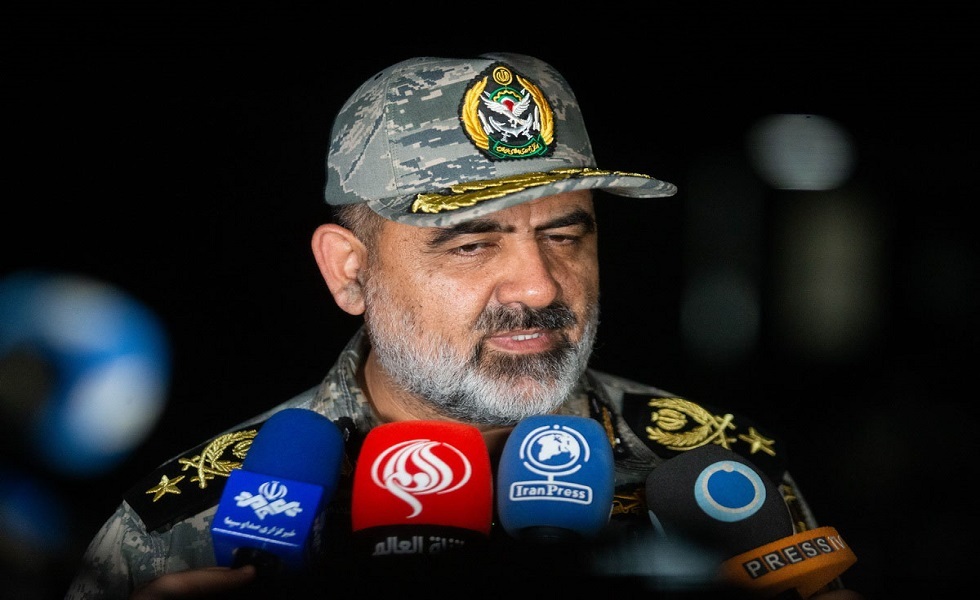 قائد البحرية الإيرانية يصل العاصمة العمانية لإجراء مباحثات مع كبار المسؤولين