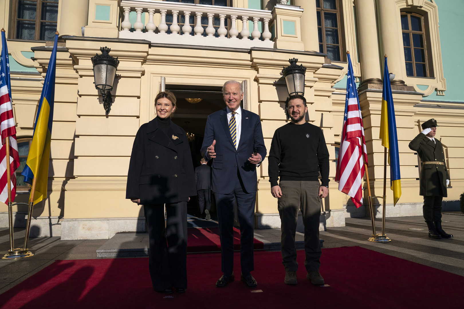 أسوشيتد برس: الولايات المتحدة اتصلت بروسيا قبل وقت قصير من زيارة بايدن إلى أوكرانيا لتجنب وقوع حوادث
