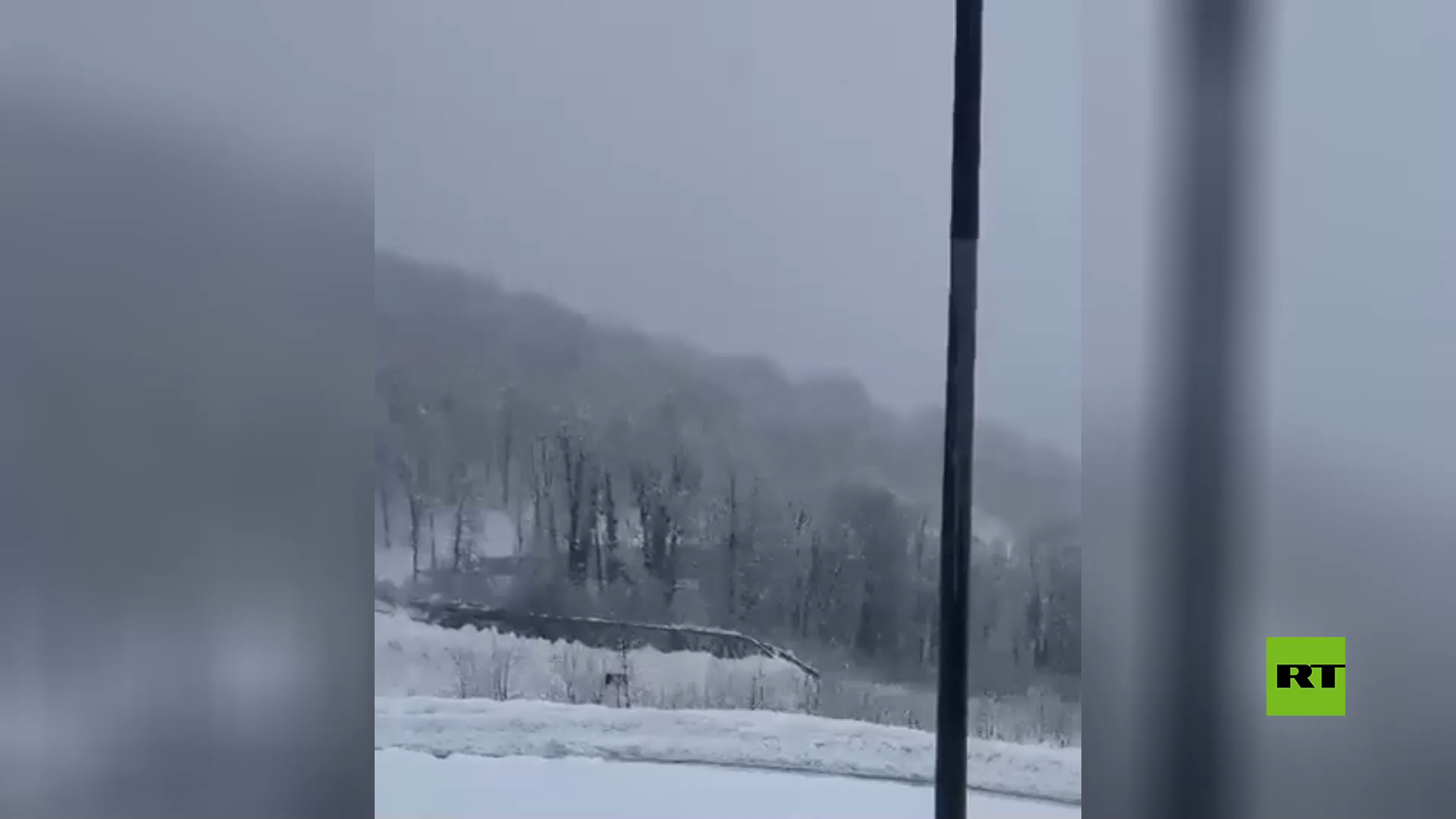 بالفيديو من روسيا.. انهيار ثلجي يقتلع جسرا حديديا ضخما ويحمله بعيدا