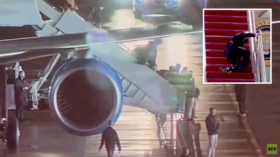 من سقط من سلم طائرة بايدن في بولندا هذه المرة؟ (فيديو)