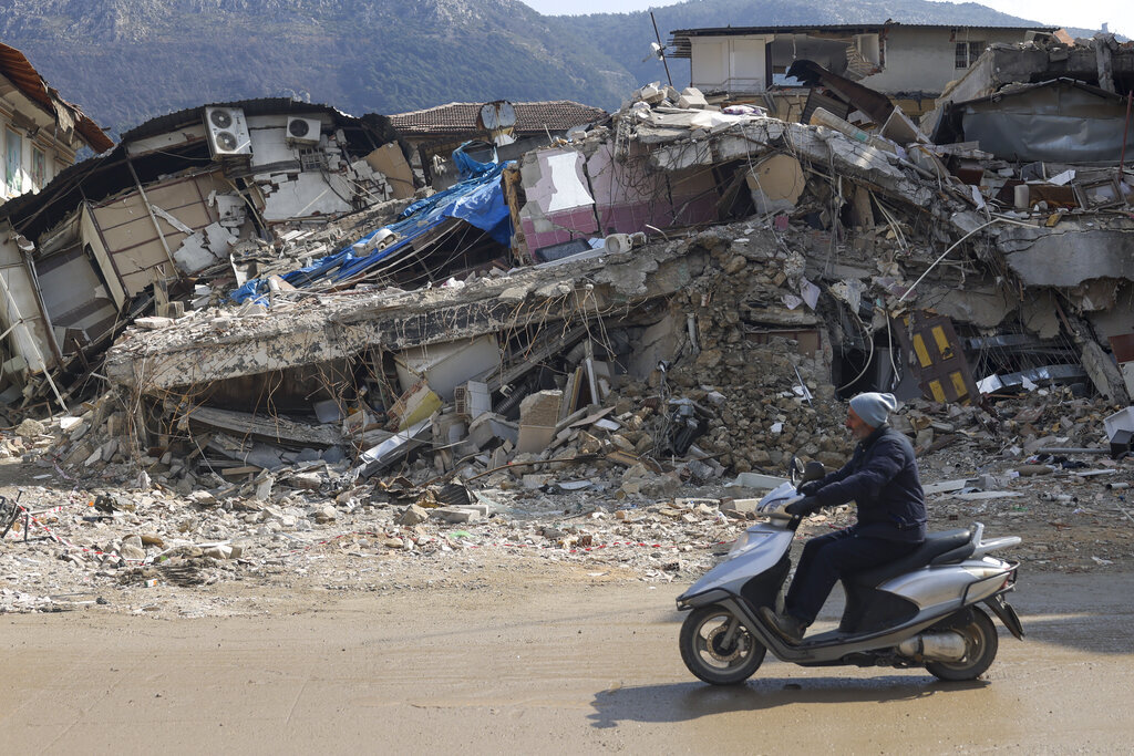 خبير جيولوجي يتوقع حدوث زلزال في لبنان ويحدد موعده