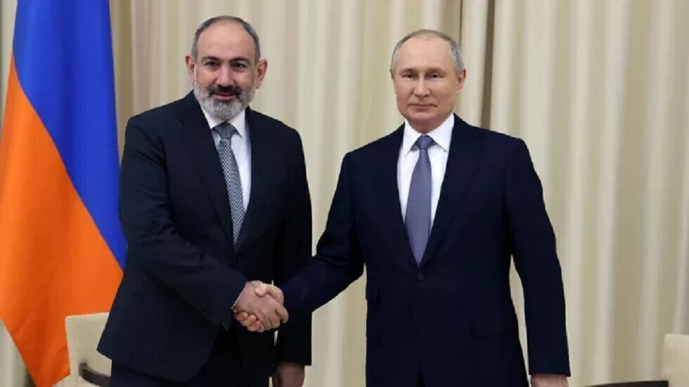 بوتين يبحث مع باشينيان الوضع على الحدود الأرمنية الأذربيجانية
