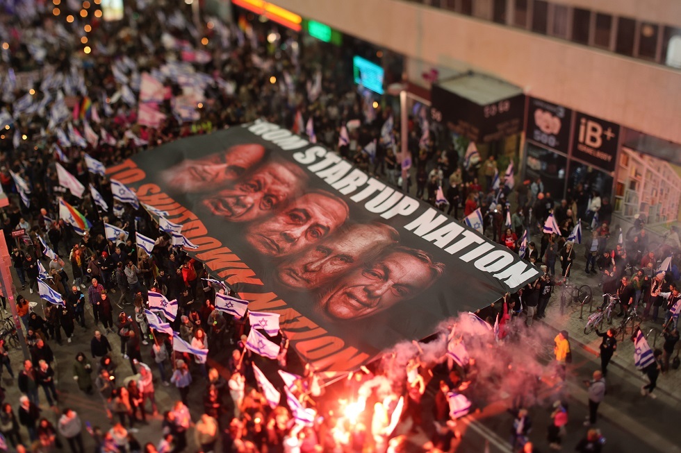 مراسلة RT: احتجاجات حاشدة في إسرائيل على خطط حكومية لإصلاح النظام القضائي (صور + فيديو)