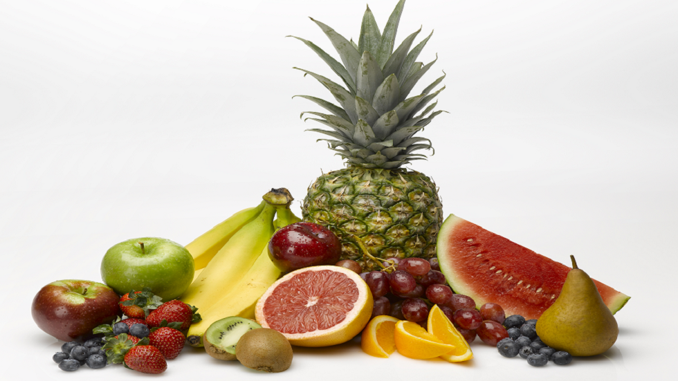 ما هي أفضل حالة لتناول الموز والبرتقال والتوت؟.. خبراء يكشفون عن الفوائد الصحية للفاكهة عندما تنضج!