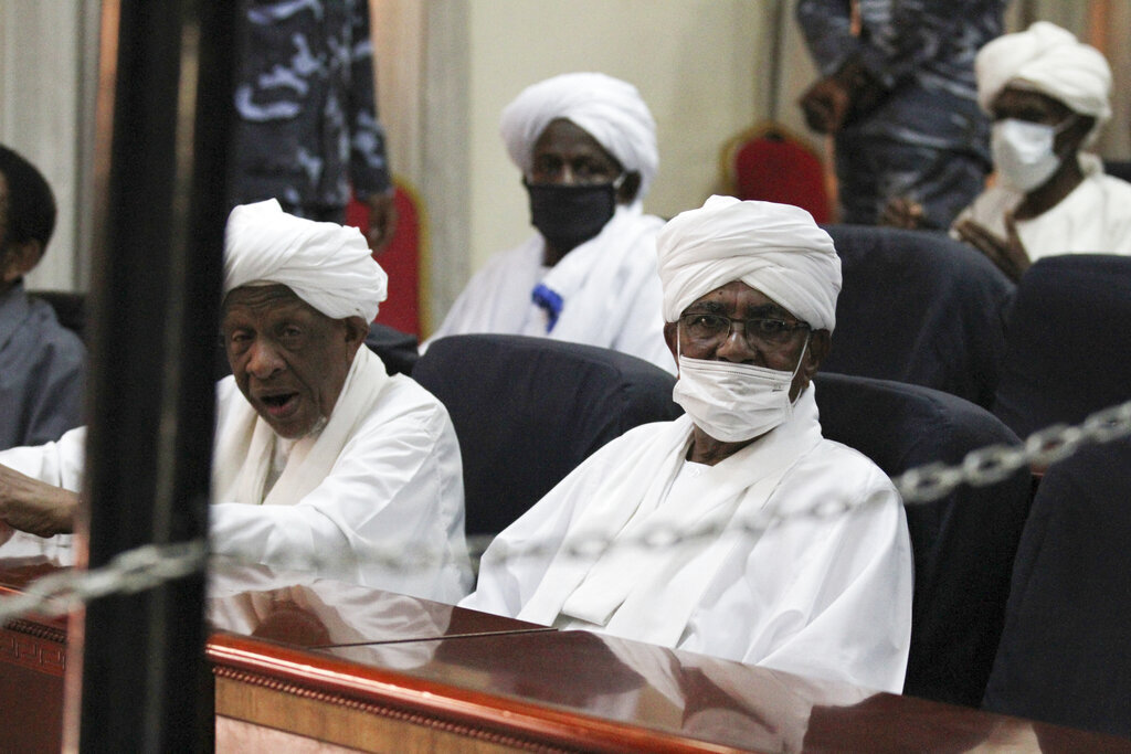وسائل إعلام: نقل الرئيس السوداني السابق عمر البشير إلى العناية المركزة وحالته الصحية خطيرة